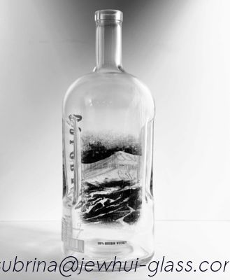 購入 極度の燧石の豪華なラム酒のびんのアルミニウム木のコルクの正方形のガラス デカンター オンライン製造
