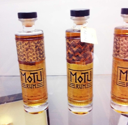 購入 木の上の総合的なコルクが付いているMotuの優れたラム酒のガラス ビン800g online manufacture