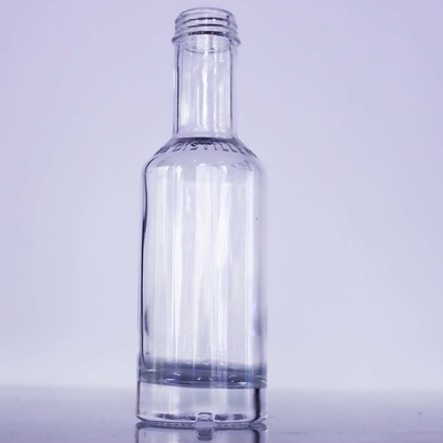 購入 200ml肩によって浮彫りにされるロゴGPI 28x400ねじ閉鎖が付いている北欧のアルコール飲料のびん online manufacture