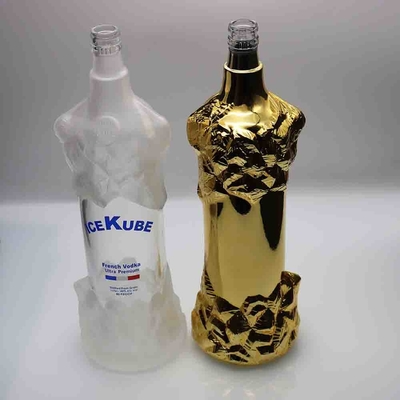 購入 氷のKubeのGualaの閉鎖が付いている部分的な曇らされたガラス ウォッカのびん900g online manufacture