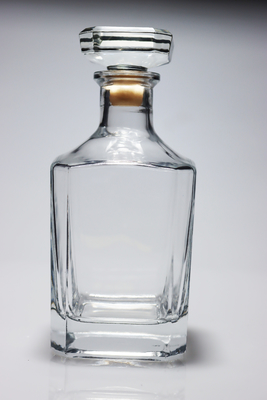 よい価格 700ml明確なガラス アルコール飲料/ウィスキーのガラス ビンはびん詰めにする オンライン