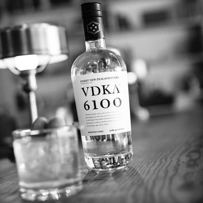 よい価格 水晶の白いウォッカ6100のアルコール飲料のガラス ビン50ml-1000mlスクリーンの印刷 オンライン